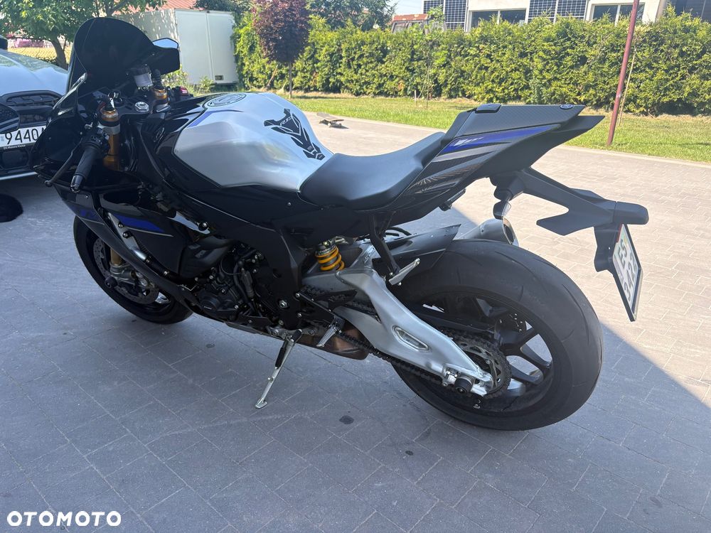 Yamaha R1 - 3