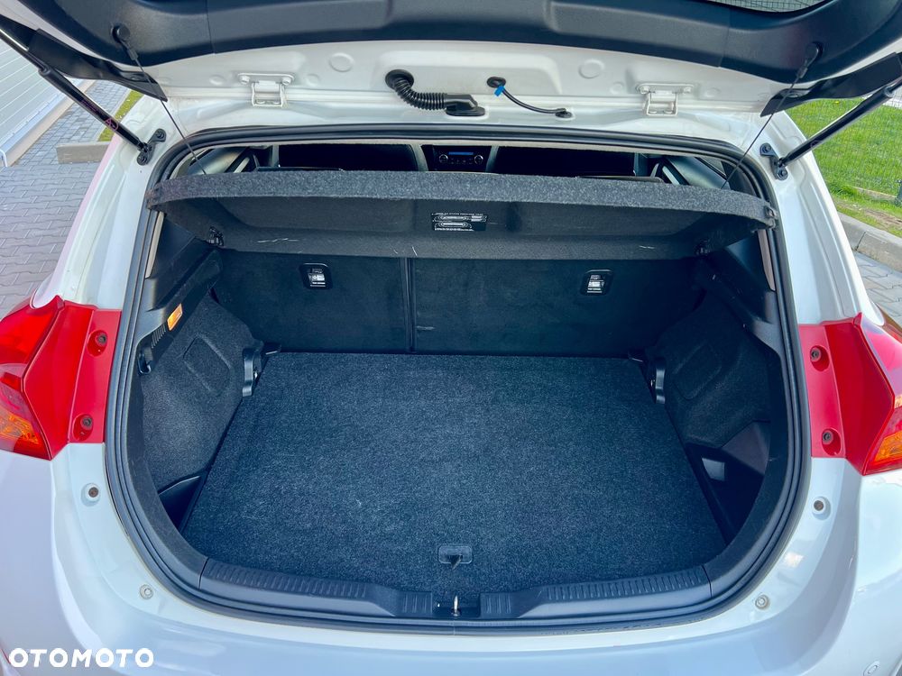 Toyota Auris Hybrid 135 Prestige - 12