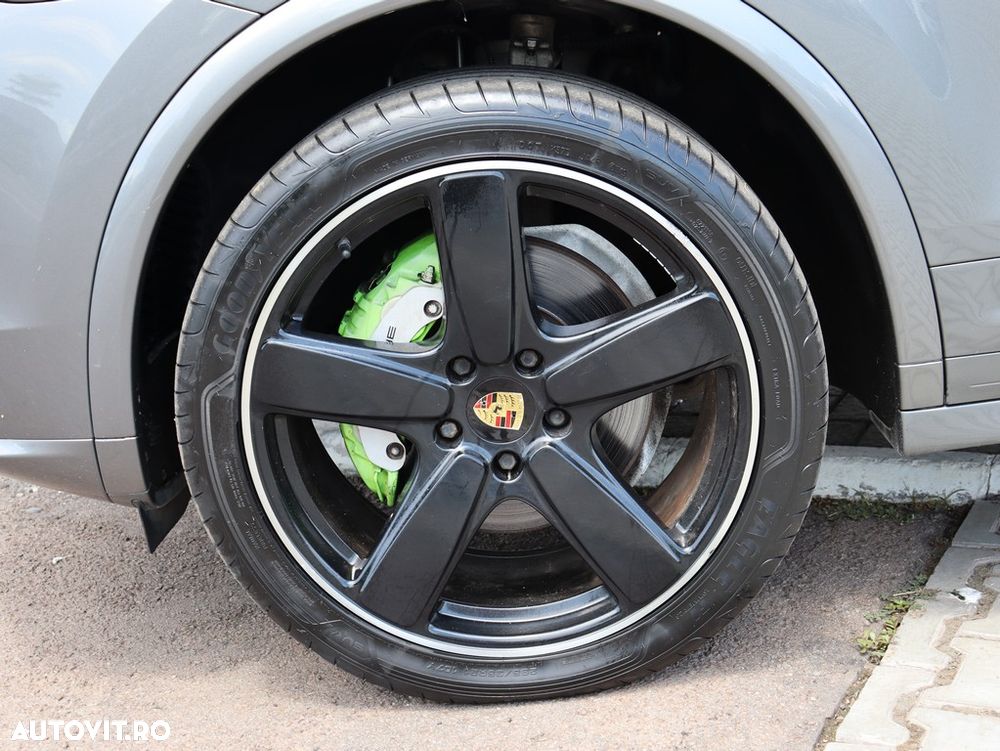 Porsche Cayenne 4.2 L S - 9