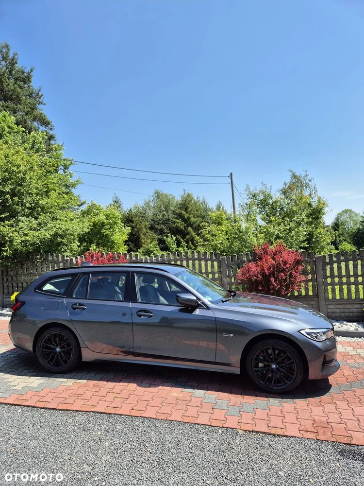 BMW Seria 3 330e xDrive Sport Line - 4
