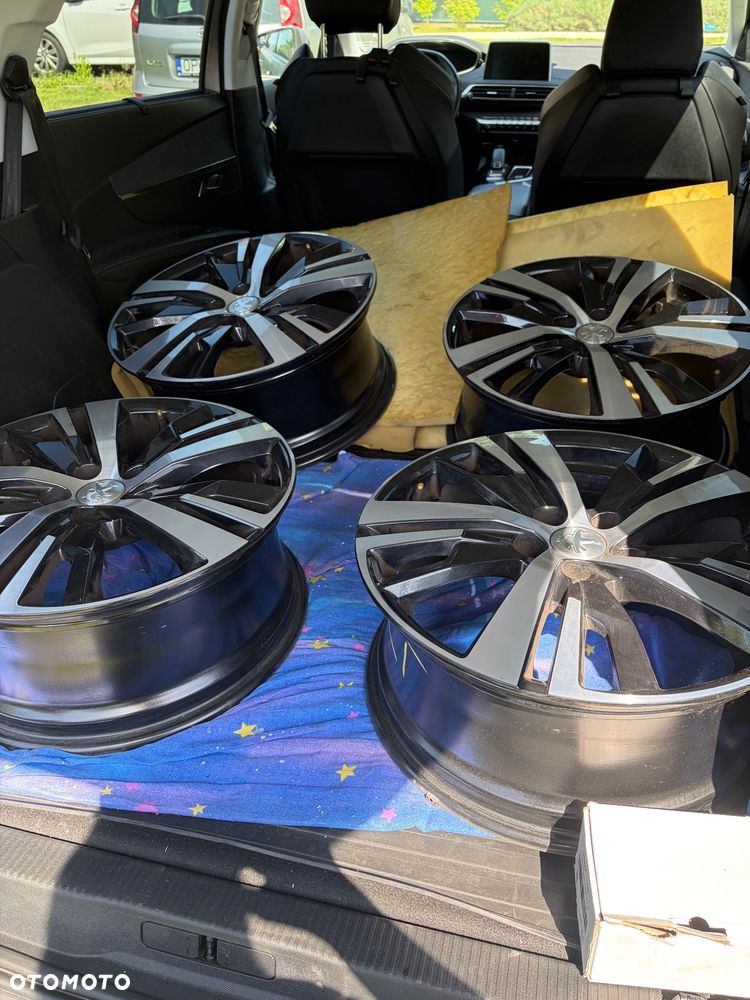 Peugeot 5008 1.2 PureTech Allure S&S EAT6 - 17