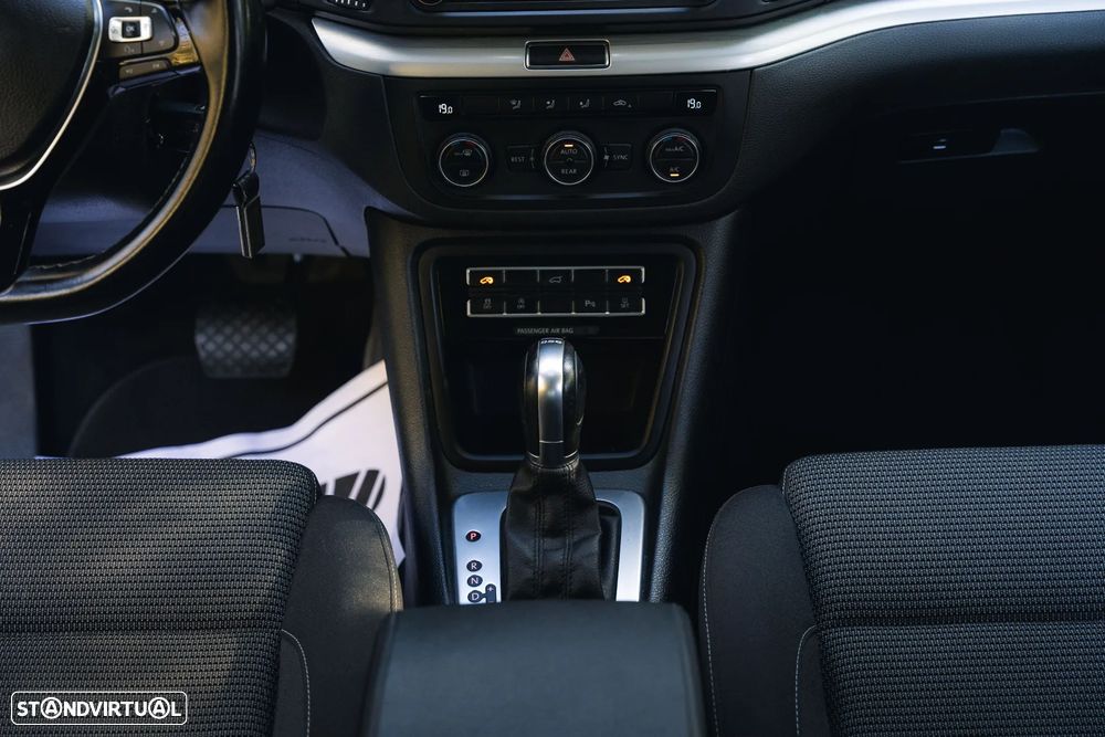 VW Sharan 2.0 TDI Blue Confortline DSG - 38