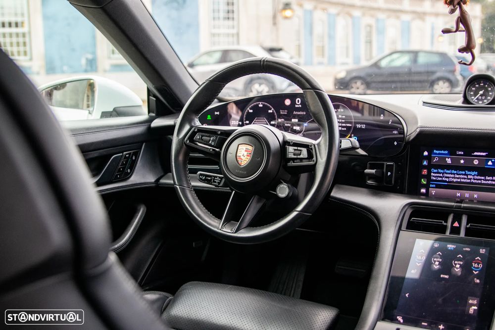 Porsche Taycan - 28
