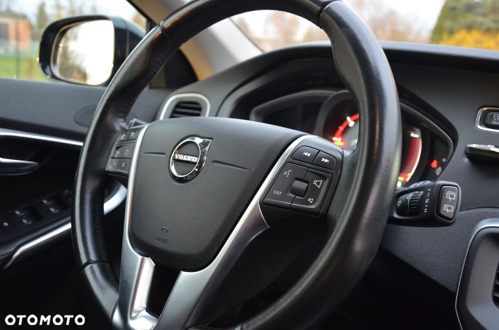 Volvo V40 Cross Country D2 Momentum - 17