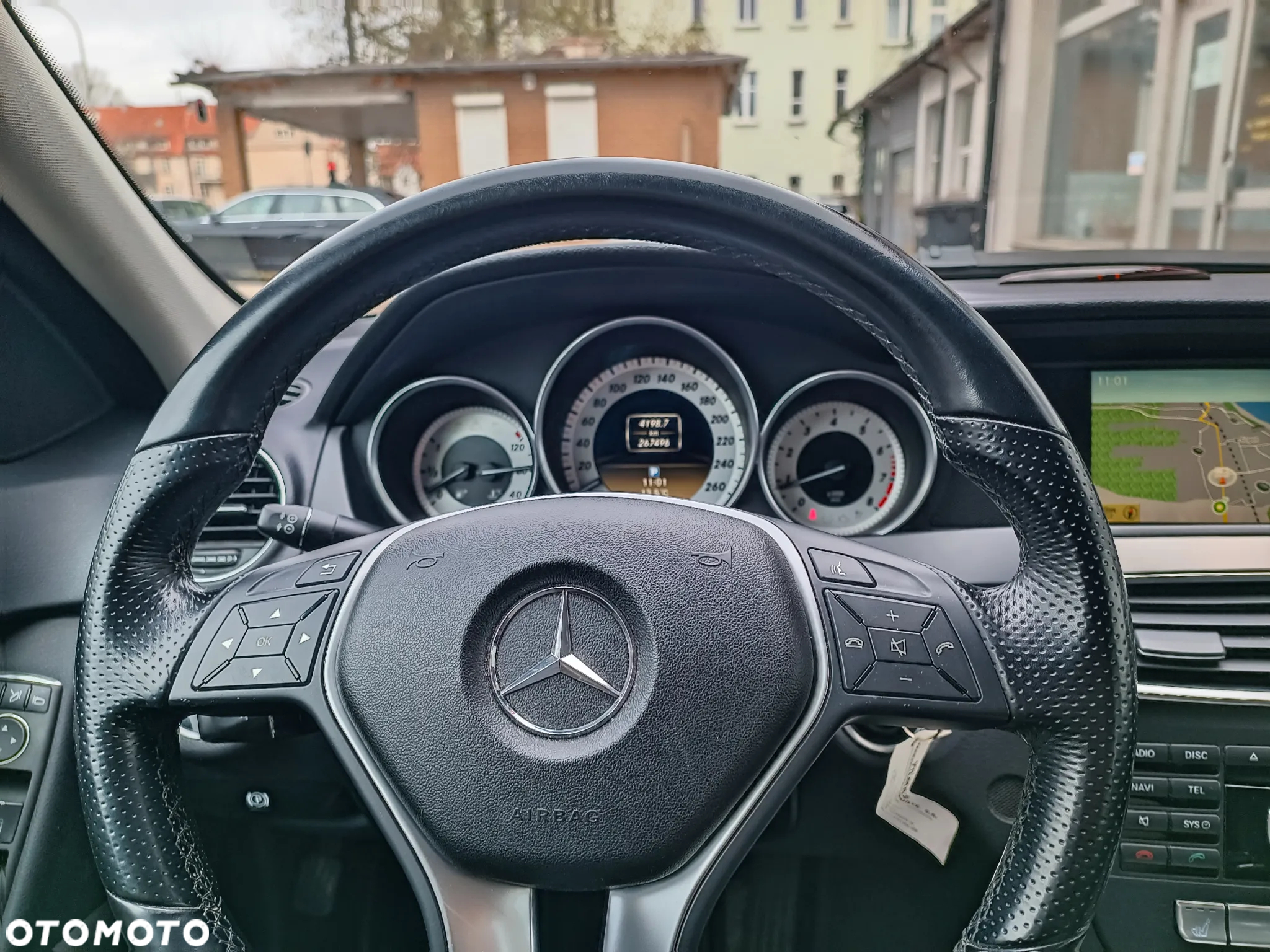 Mercedes-Benz Klasa C 180 CGI BlueEff Avantgarde - 17