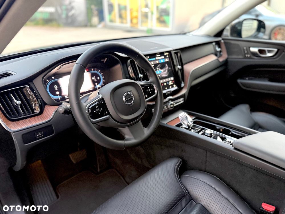 Volvo XC 60 B5 B AWD Ultimate Dark - 13