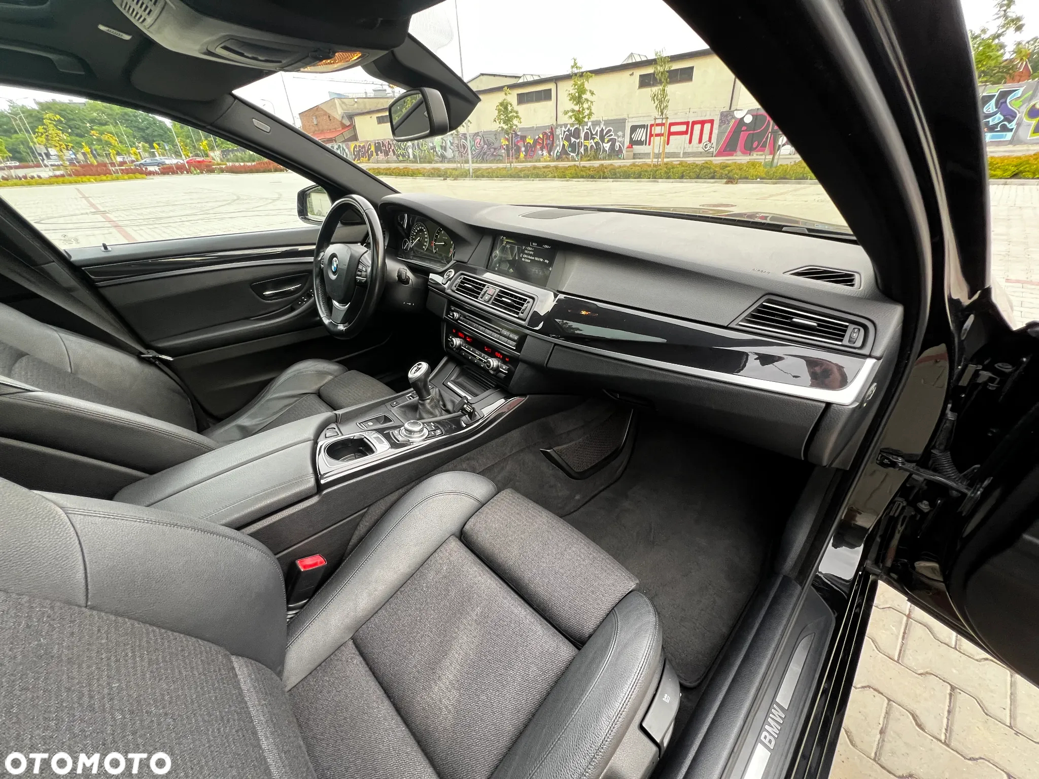 BMW Seria 5 528i Touring - 15