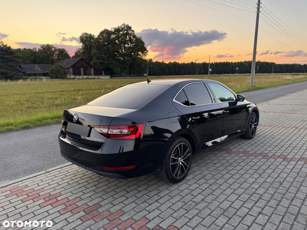 Skoda Superb 2.0 TDI Ambition DSG - 5