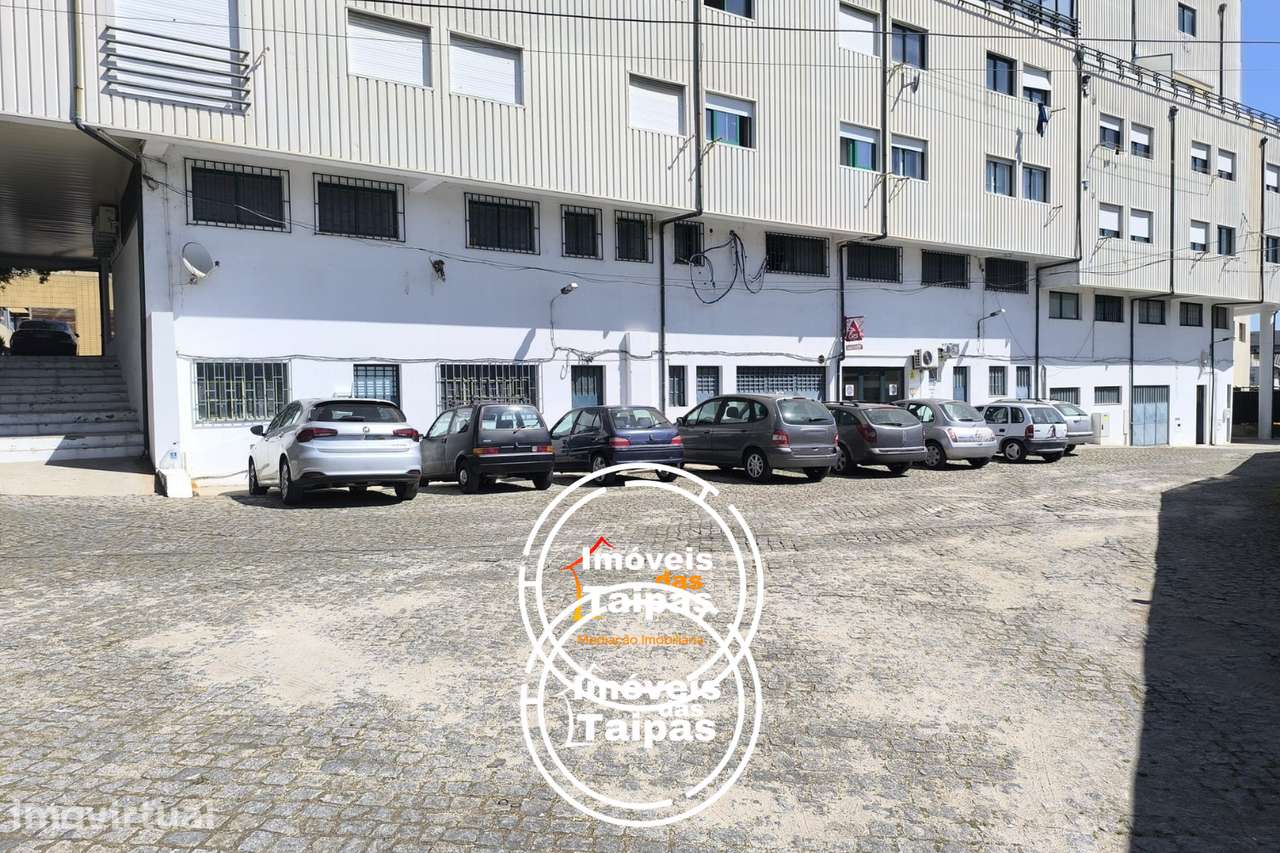 Vende-se Armazém com 200 m2, em Caldelas, Guimarães - Grande imagem: 2/11
