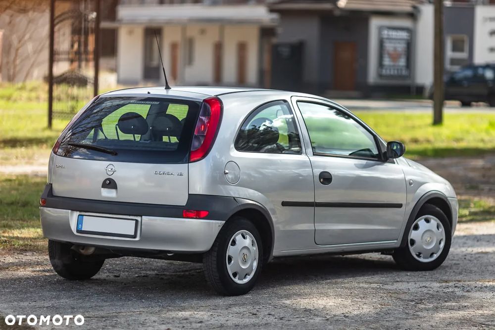 Opel Corsa 1.2 16V - 12