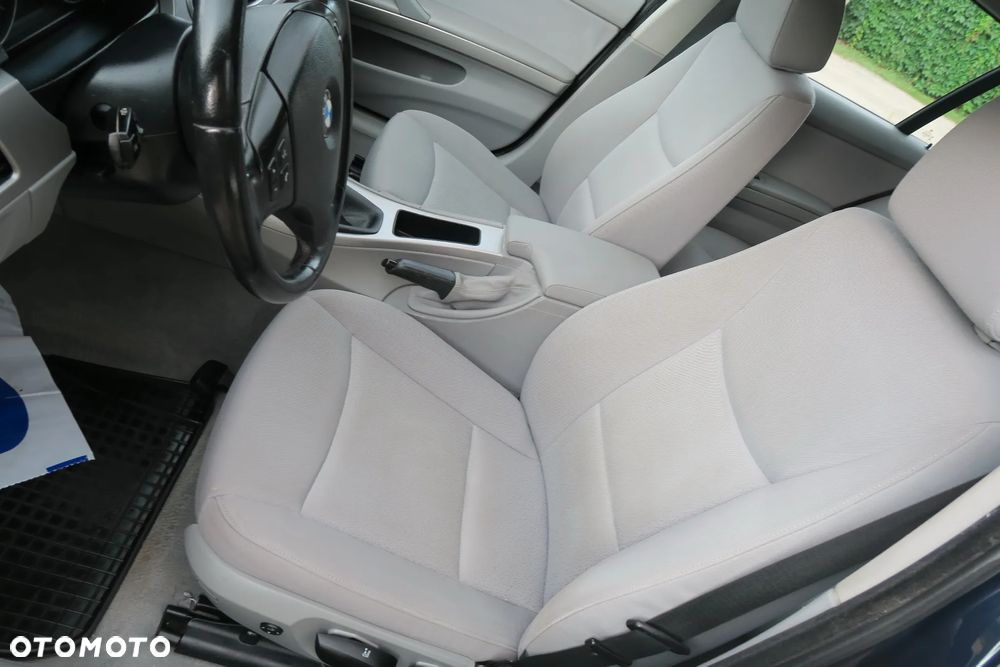 BMW Seria 3 320i Touring - 6