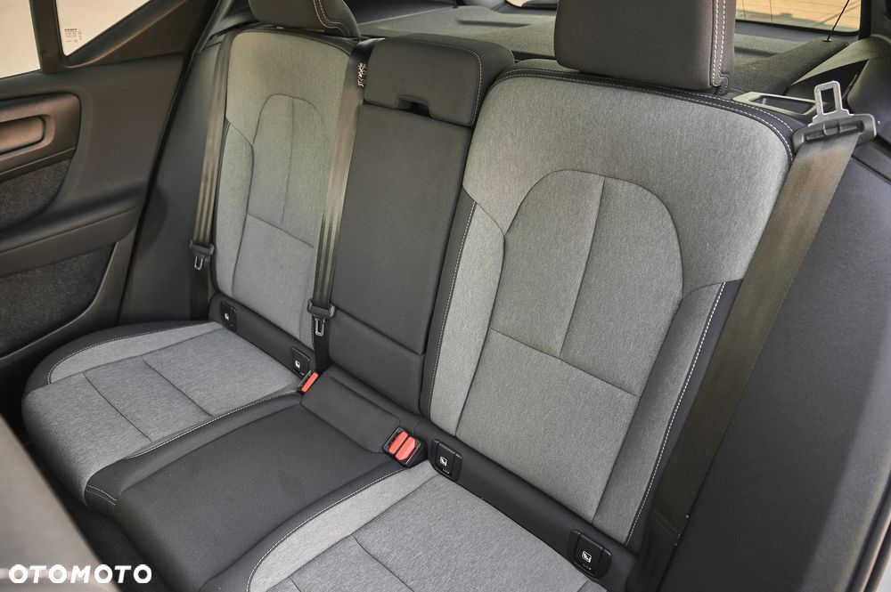 Volvo XC 40 T3 Momentum Pro - 34