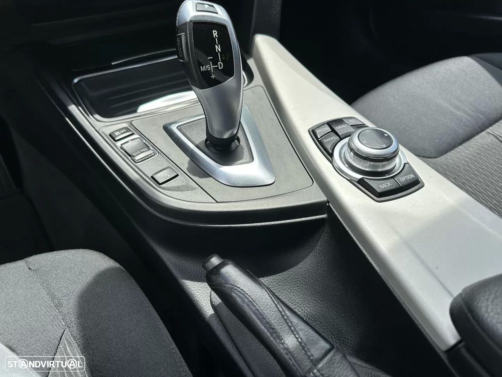 BMW 318 d Aut. Sport Line - 46