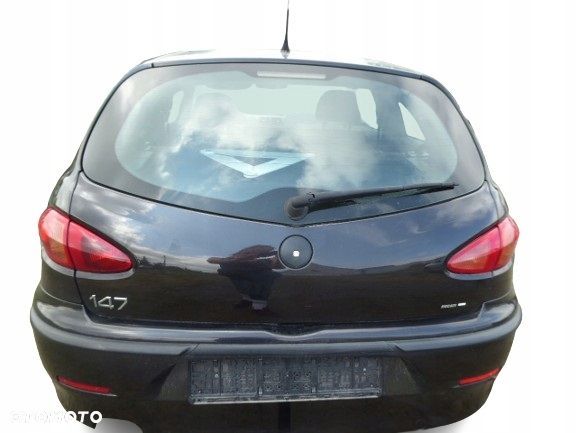 ALFA ROMEO 147 00-04 KLAPA BAGAŻNIKA SZYBA TYŁ GOŁA 821A HB 3D - 1