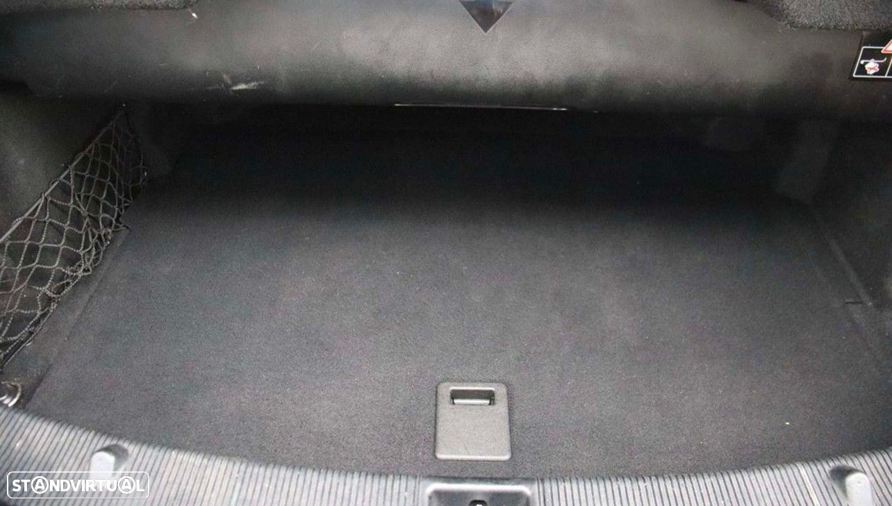 Mercedes-Benz E 220 CDi Avantgarde BlueEfficiency Auto - 30
