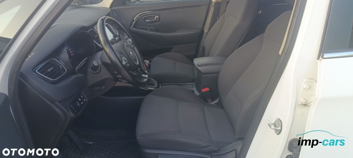 Kia Carens - 6