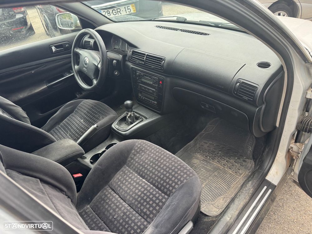 VW Passat 1.9 TDi Confortline - 14