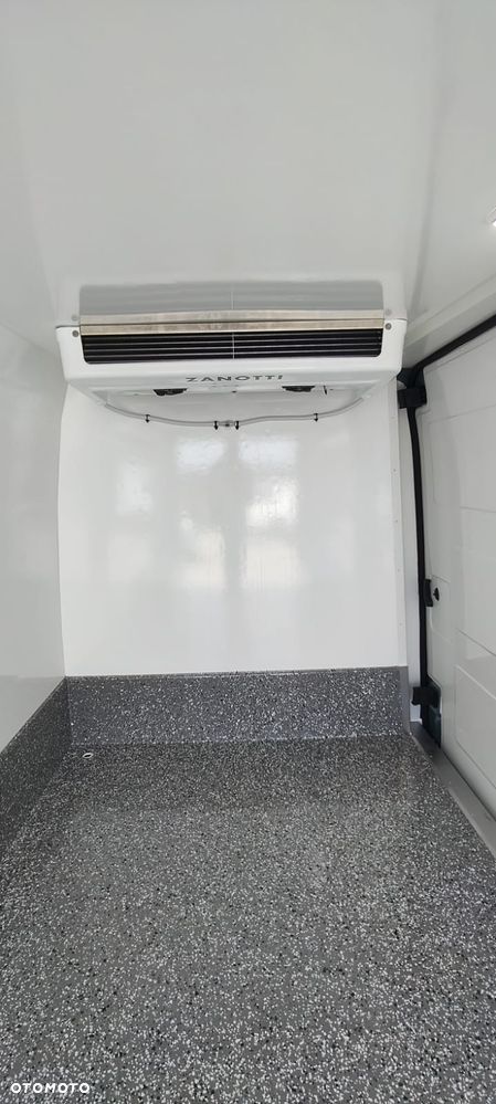 Renault Master L3H2 Izoterma z agregatem ZANOTTI Z 350 GH - 10