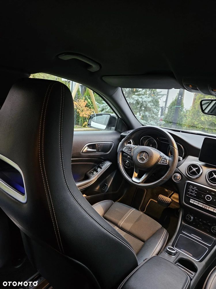 Mercedes-Benz GLA 200 7G-DCT AMG Line - 12