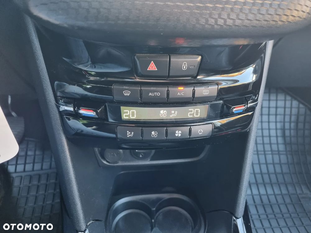 Peugeot 2008 1.2 Pure Tech Allure S&S - 13
