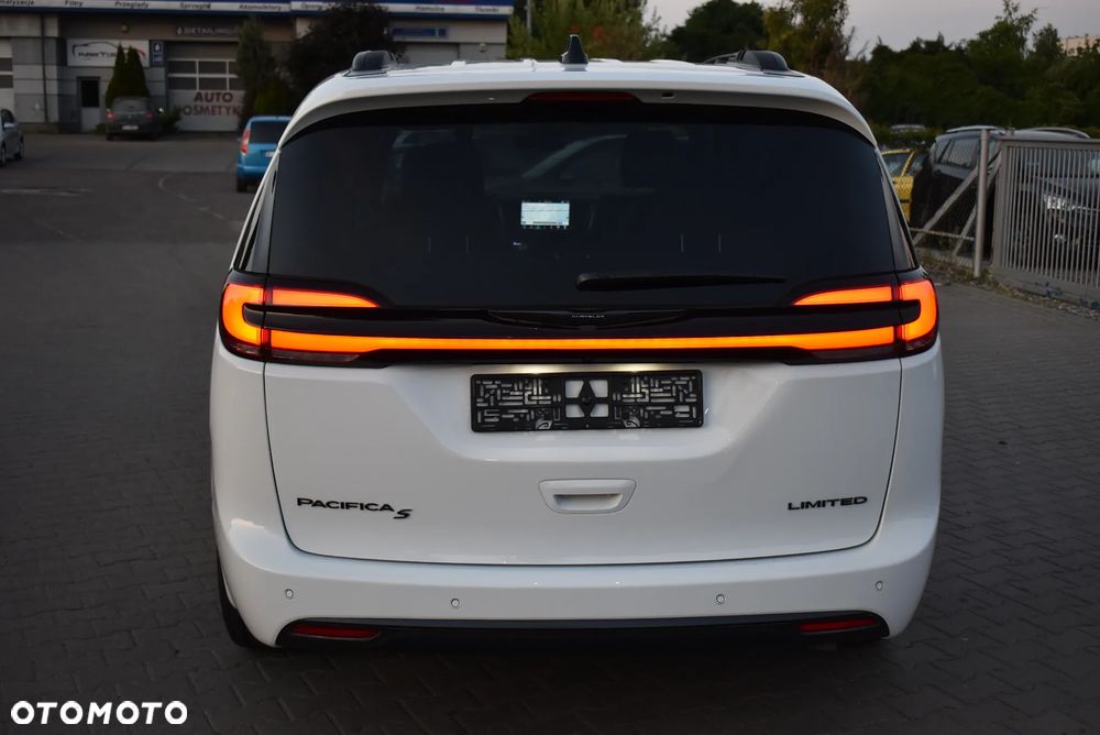 Chrysler Pacifica - 6