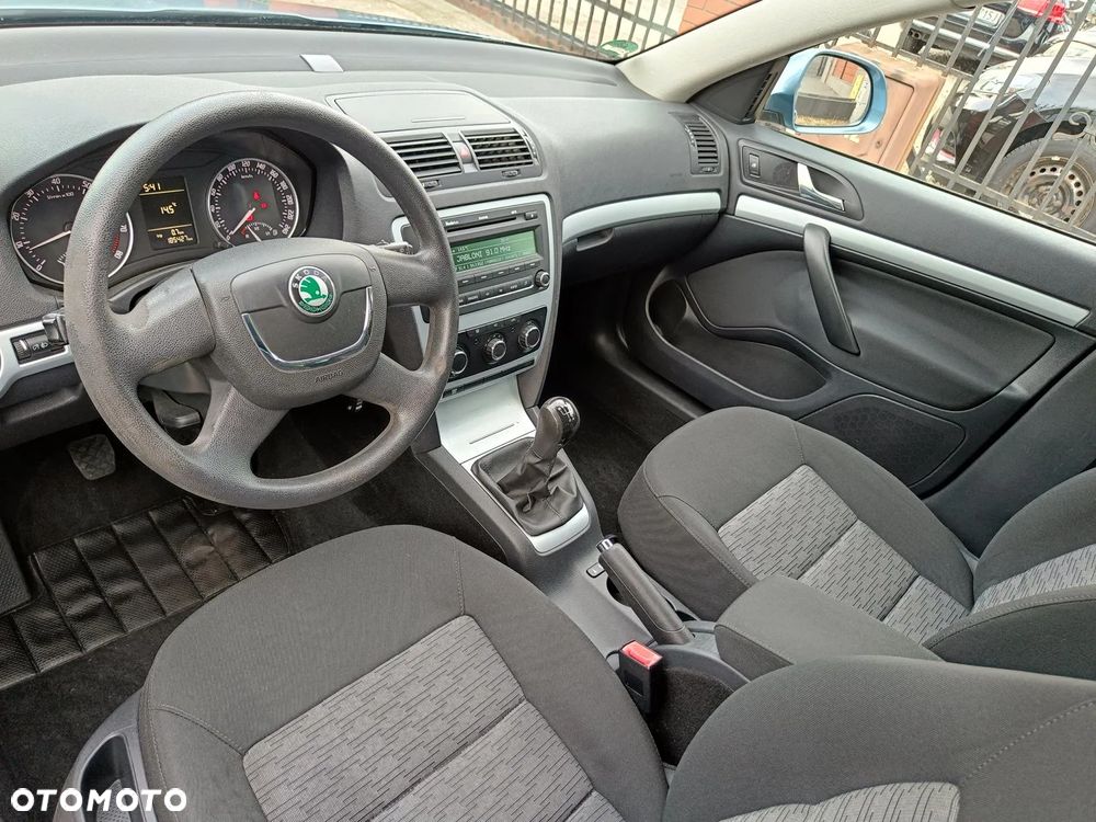 Skoda Octavia 1.6 Combi Ambiente - 18