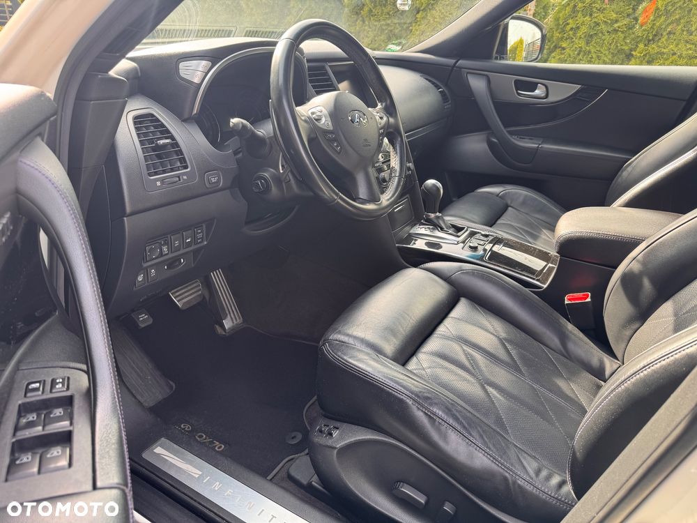 Infiniti QX70 3.7 S Design - 14