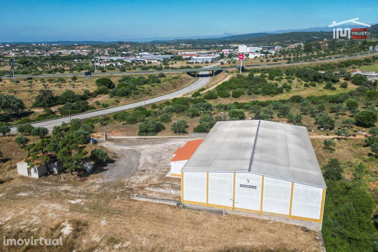 ARMAZEM E ACTIVIDADE INDUSTRIAL COM AREA DE IMPLANTAÇÃO DE 1200 M2 ... - Grande imagem: 2/29