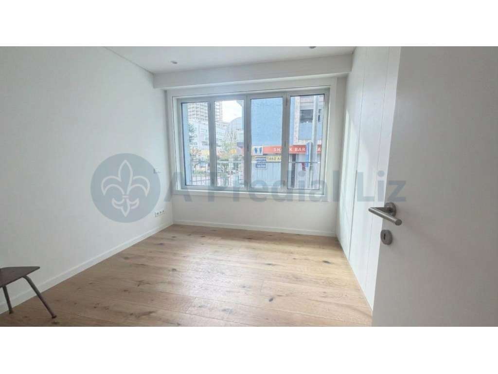 Apartamento T2 Campo 24 Agosto / Baixa - Grande imagem: 5/22