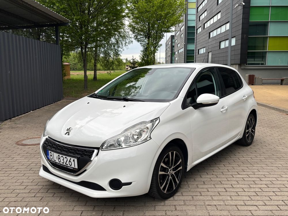 Peugeot 208 - 1