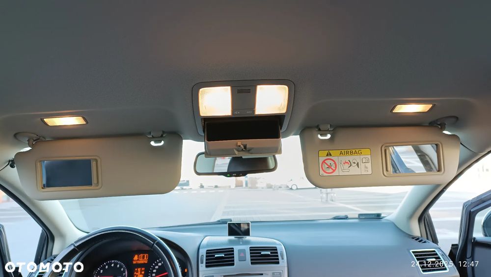 Toyota Avensis 1.8 Premium - 16