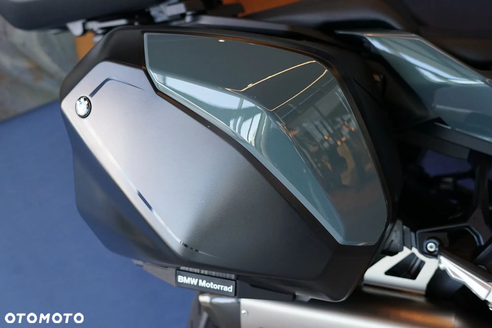 BMW XR - 18