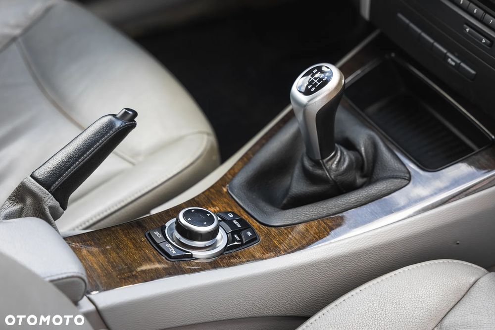 BMW Seria 3 320d - 29