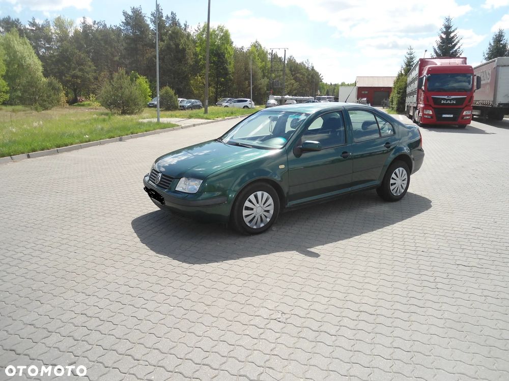 Volkswagen Bora 1.9 TDI Comfortline - 1