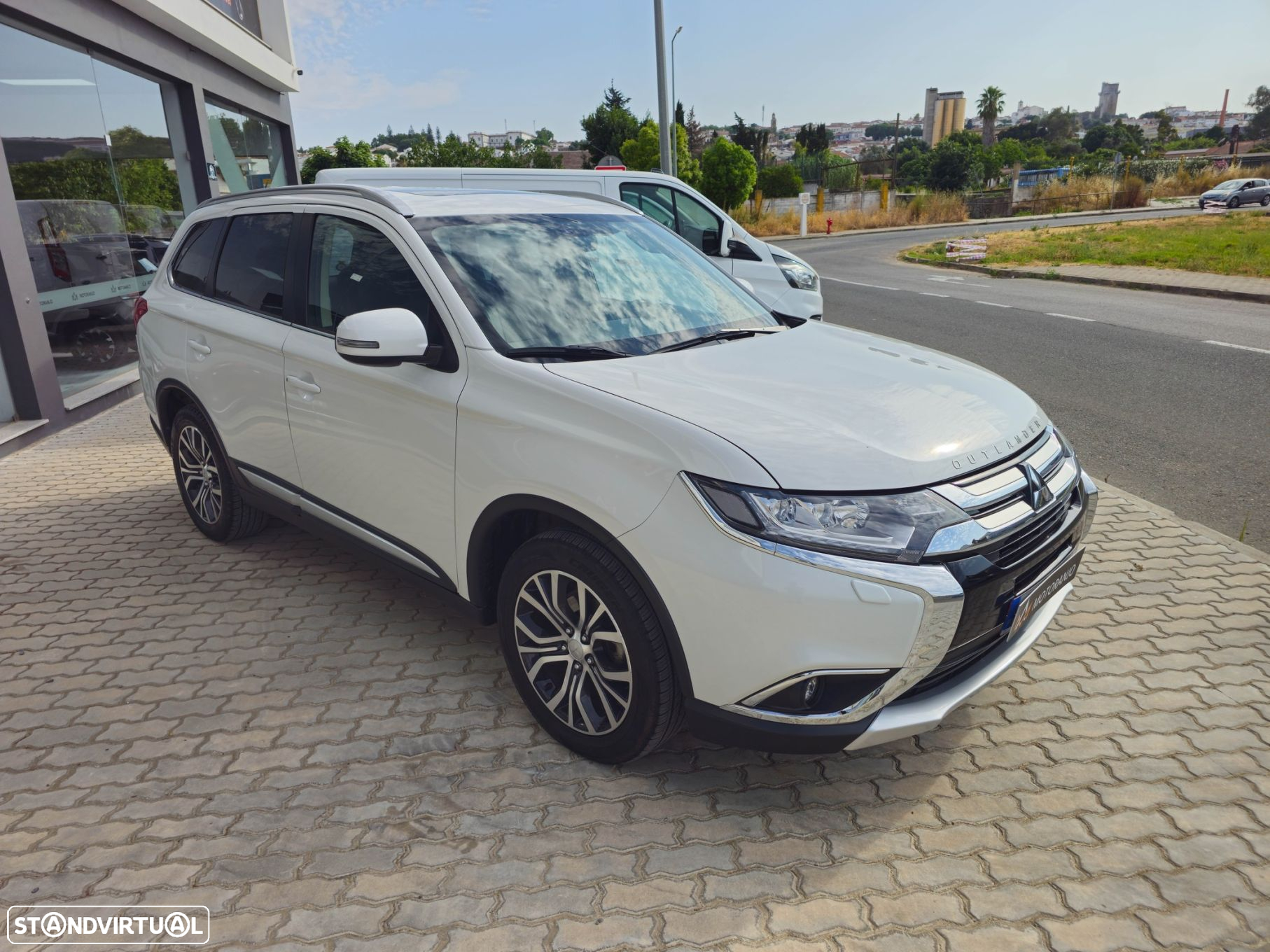 Mitsubishi Outlander 2.2 DI-D Intense+ - 3