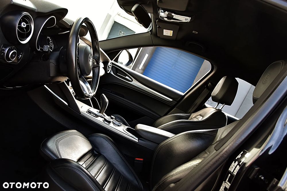 Alfa Romeo Stelvio 2.0 Turbo Veloce Q4 - 19