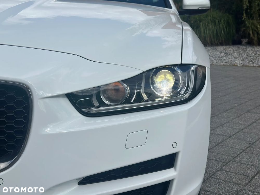 Jaguar XE 2.0 D Prestige - 10