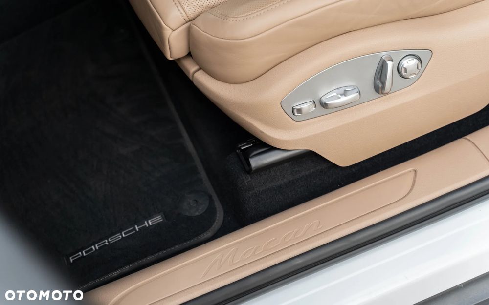 Porsche Macan T - 33