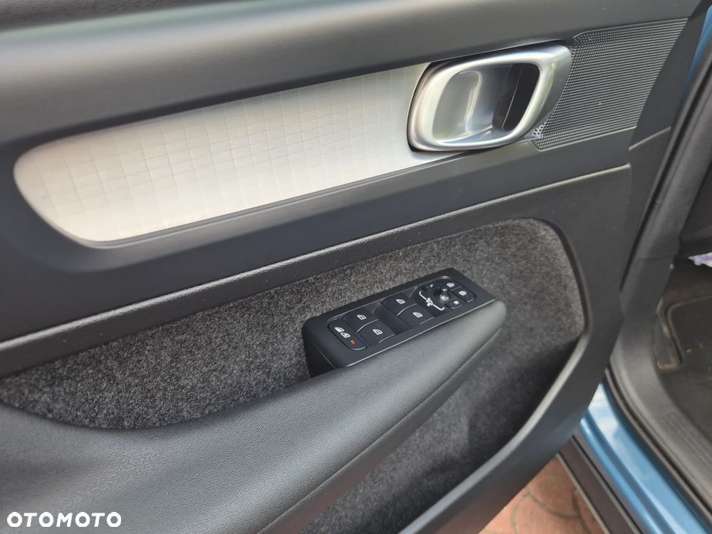 Volvo XC 40 B3 Core - 27
