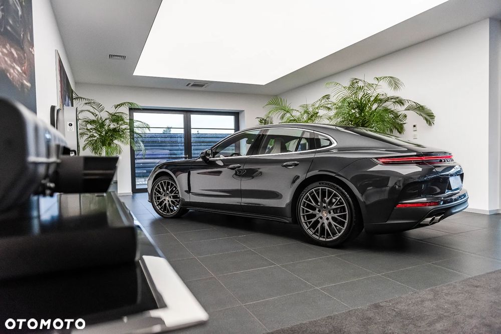 Porsche Panamera 4 - 30
