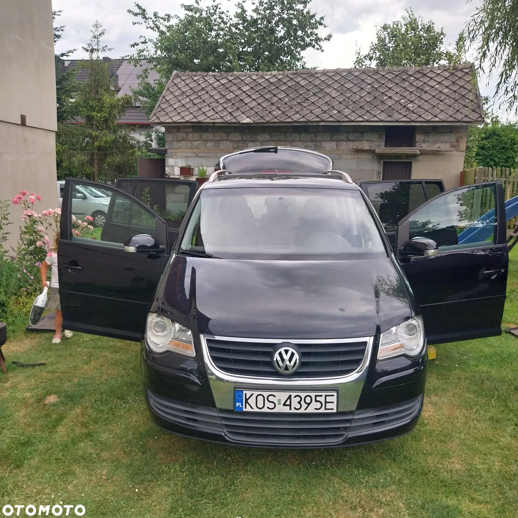 Volkswagen Touran - 1