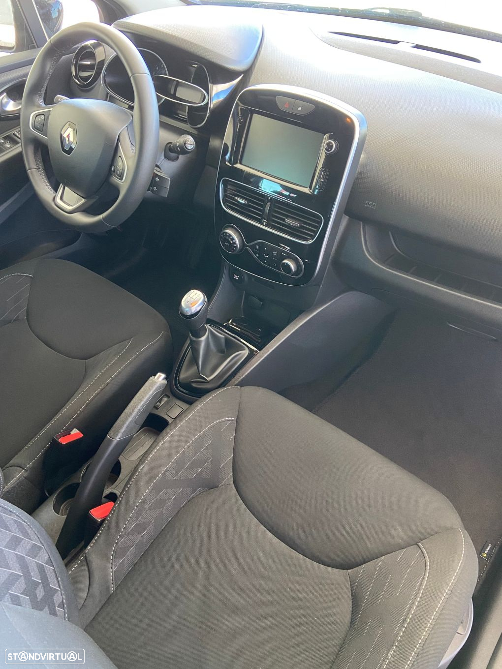 Renault Clio 0.9 TCe Limited - 9