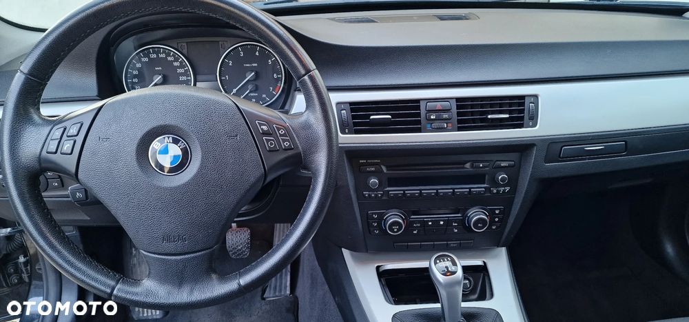 BMW Seria 3 318i - 14