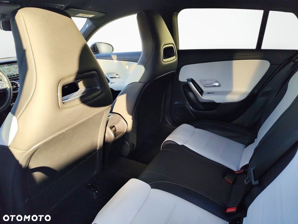 Mercedes-Benz CLA - 9