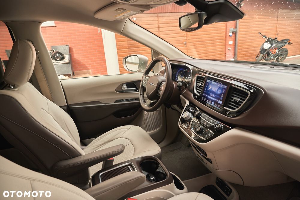 Chrysler Pacifica - 34