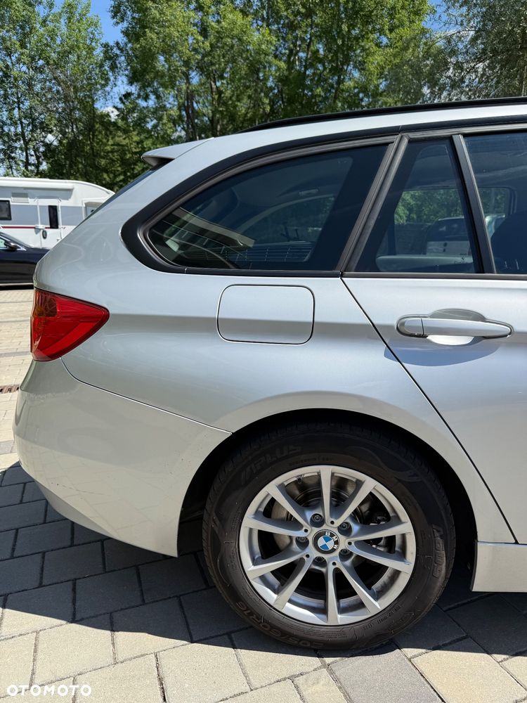 BMW Seria 3 318d Sport Line - 8