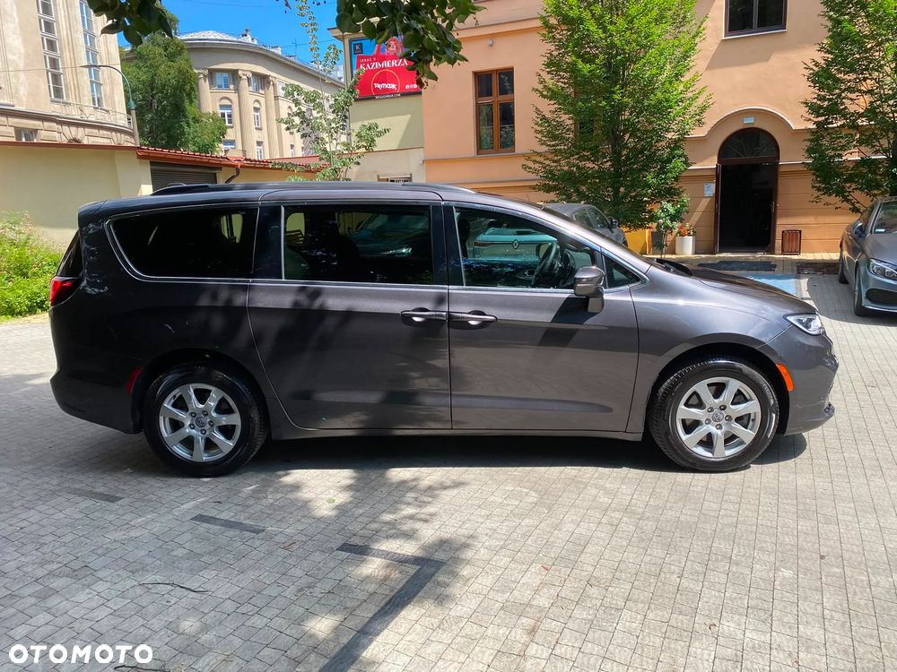 Chrysler Pacifica - 10