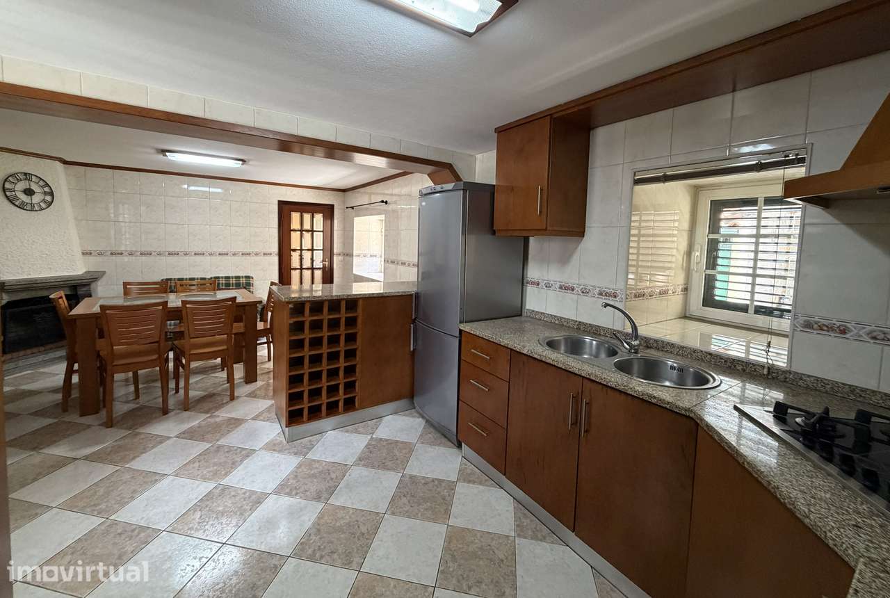 Moradia de 400 m² totalmente equipada na Lajeosa do Dão - Grande imagem: 2/27