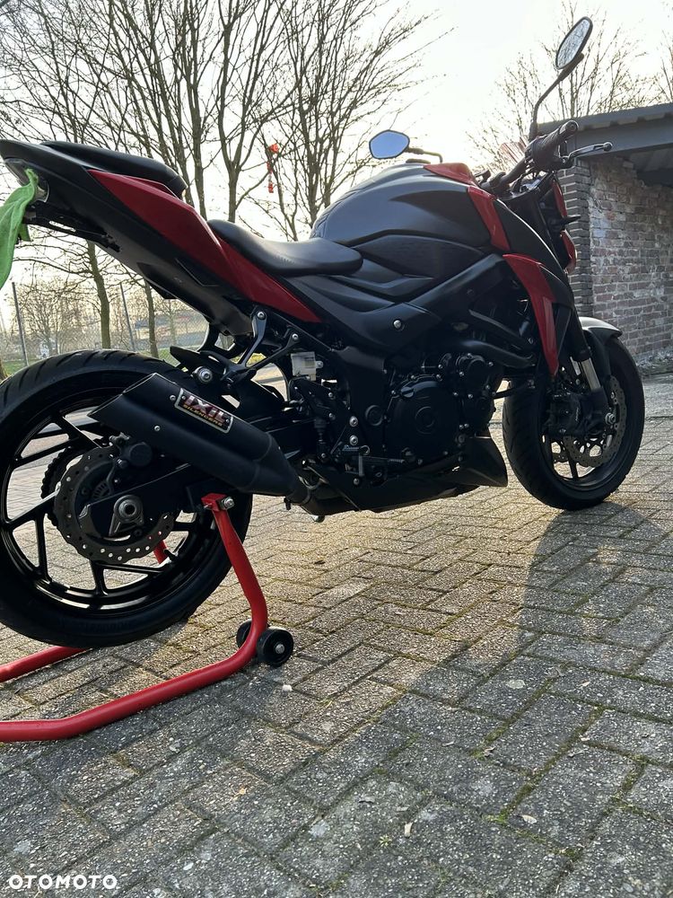 Suzuki GSX - 2