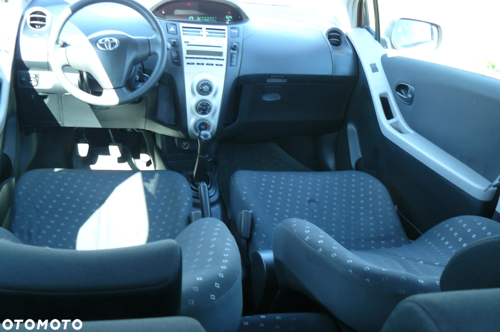 Toyota Yaris - 16